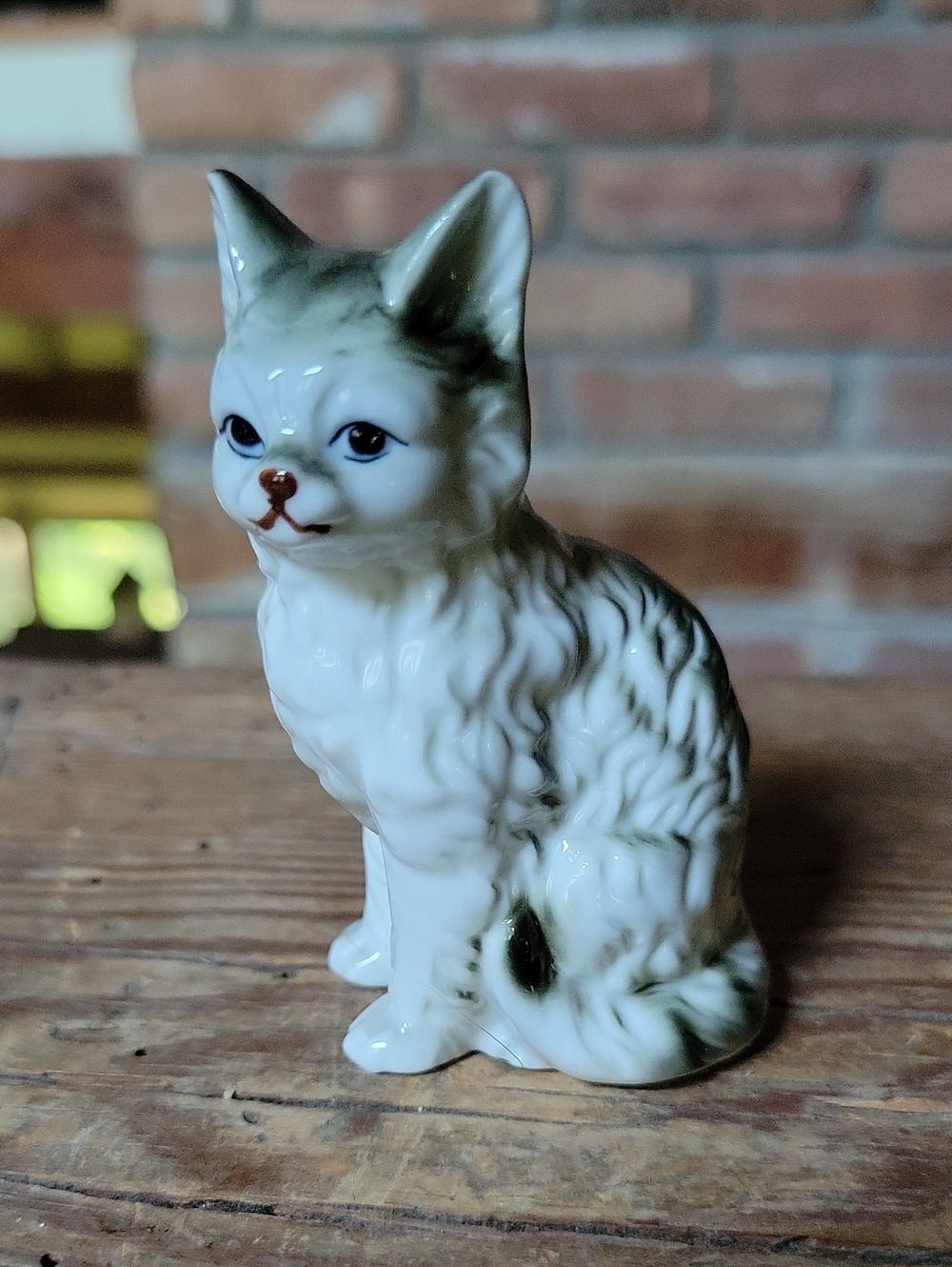 Vintage MCM Giftcraft Persian Porcelain White and Cream Cat Figurine